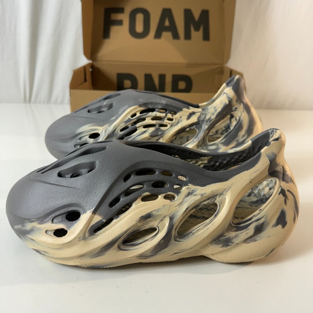 Adidas Yeezy Foam RNR MX Moon Gray Mens Size 9 NEW in Box